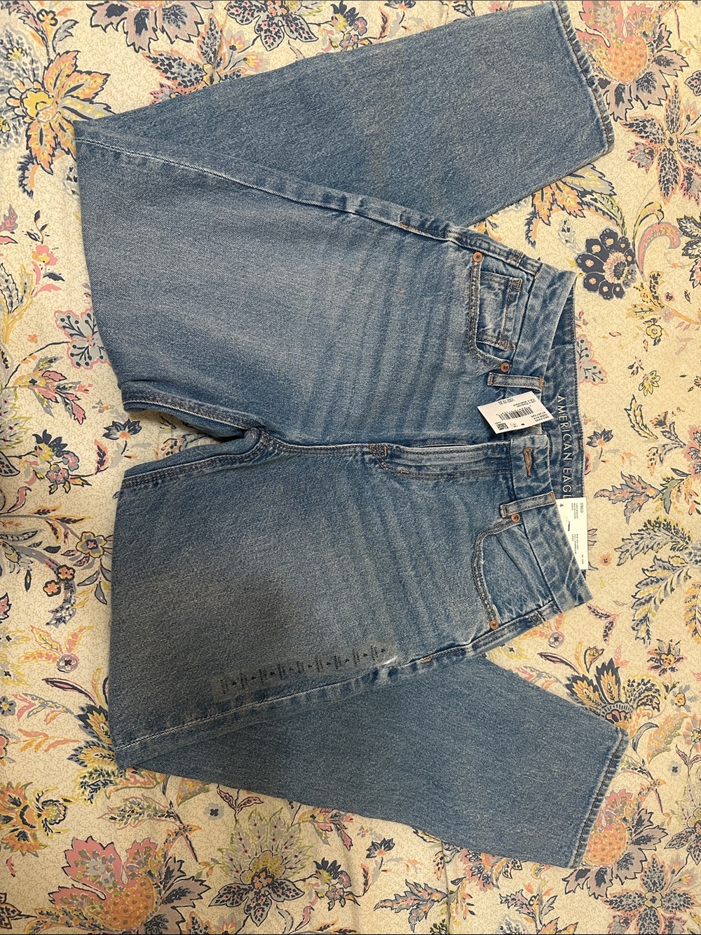American Eagle Curvy Mom Jean in Medium Vintage Strigid